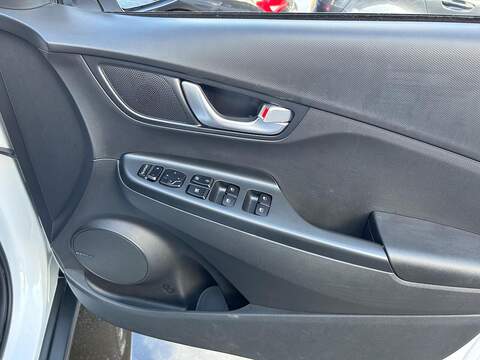 Hyundai KONA 39kWh Premium SUV 5dr Electric Auto (10.5kW Charger) (136 ps) - U373