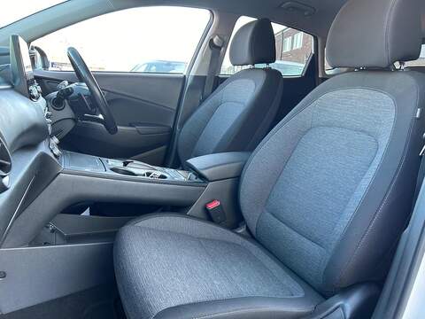 Hyundai KONA 39kWh Premium SUV 5dr Electric Auto (10.5kW Charger) (136 ps) - U373