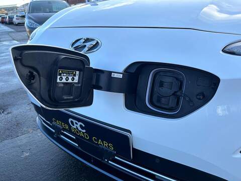 Hyundai KONA 39kWh Premium SUV 5dr Electric Auto (10.5kW Charger) (136 ps) - U373