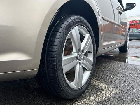 Volkswagen Touran 1.6 TDI BlueMotion Tech SE MPV 5dr Diesel DSG Euro 5 (s/s) (105 ps) - U376