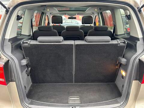 Volkswagen Touran 1.6 TDI BlueMotion Tech SE MPV 5dr Diesel DSG Euro 5 (s/s) (105 ps) - U376