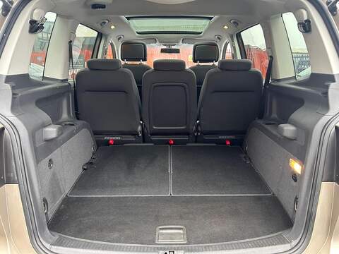 Volkswagen Touran 1.6 TDI BlueMotion Tech SE MPV 5dr Diesel DSG Euro 5 (s/s) (105 ps) - U376