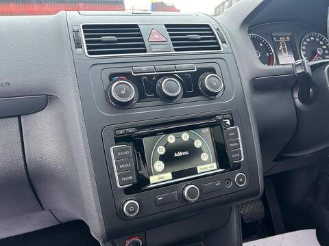 Volkswagen Touran 1.6 TDI BlueMotion Tech SE MPV 5dr Diesel DSG Euro 5 (s/s) (105 ps) - U376