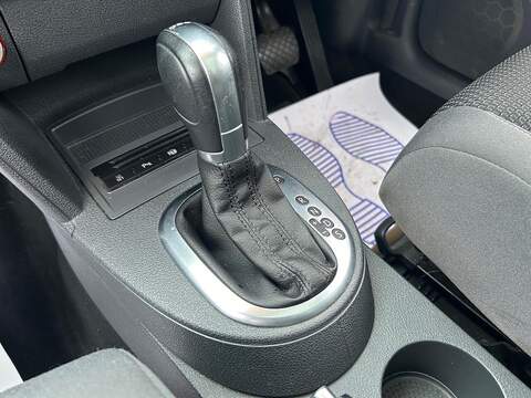 Volkswagen Touran 1.6 TDI BlueMotion Tech SE MPV 5dr Diesel DSG Euro 5 (s/s) (105 ps) - U376