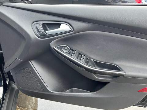 Ford Focus 1.5 TDCi Titanium Hatchback 5dr Diesel Manual Euro 6 (s/s) (120 ps) - U378
