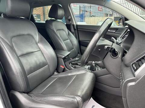 Hyundai TUCSON 2.0 CRDi Blue Drive Premium SE SUV 5dr Diesel Manual Euro 6 (s/s) (136 ps) - U389
