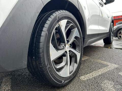 Hyundai TUCSON 2.0 CRDi Blue Drive Premium SE SUV 5dr Diesel Manual Euro 6 (s/s) (136 ps) - U389