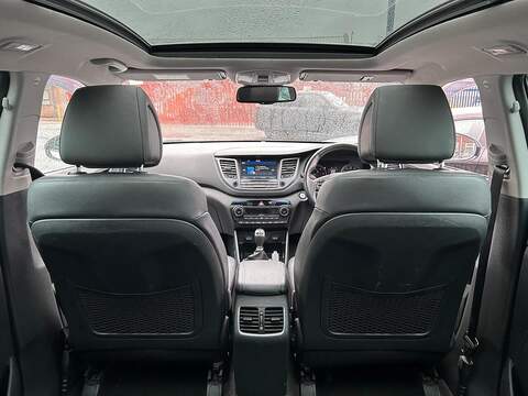 Hyundai TUCSON 2.0 CRDi Blue Drive Premium SE SUV 5dr Diesel Manual Euro 6 (s/s) (136 ps) - U389