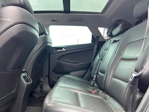 Hyundai TUCSON 2.0 CRDi Blue Drive Premium SE SUV 5dr Diesel Manual Euro 6 (s/s) (136 ps) - U389