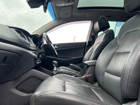 Hyundai TUCSON 2.0 CRDi Blue Drive Premium SE SUV 5dr Diesel Manual Euro 6 (s/s) (136 ps) - U389