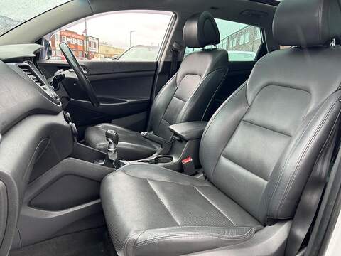 Hyundai TUCSON 2.0 CRDi Blue Drive Premium SE SUV 5dr Diesel Manual Euro 6 (s/s) (136 ps) - U389
