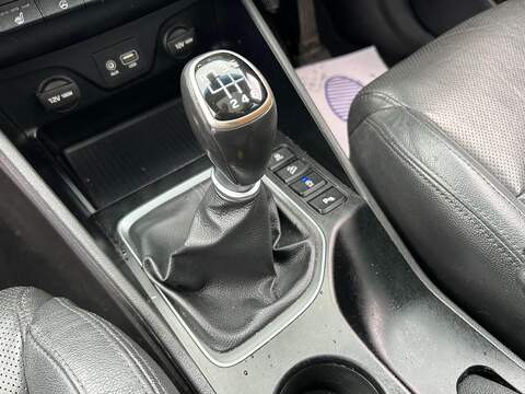 Hyundai TUCSON 2.0 CRDi Blue Drive Premium SE SUV 5dr Diesel Manual Euro 6 (s/s) (136 ps) - U389