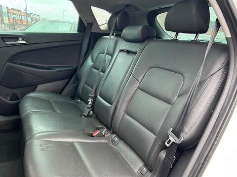 Hyundai TUCSON 2.0 CRDi Blue Drive Premium SE SUV 5dr Diesel Manual Euro 6 (s/s) (136 ps) - U389