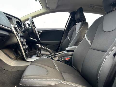 Volvo V40 2.0 T2 R-Design Edition Hatchback 5dr Petrol Manual Euro 6 (s/s) (122 ps) - U393