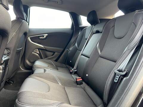 Volvo V40 2.0 T2 R-Design Edition Hatchback 5dr Petrol Manual Euro 6 (s/s) (122 ps) - U393