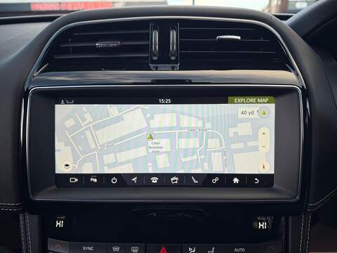 Jaguar F-PACE 2.0 D180 R-Sport SUV 5dr Diesel Auto AWD Euro 6 (s/s) (180 ps) - U404