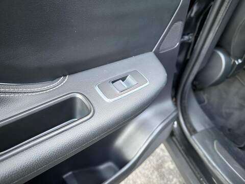 Jaguar F-PACE 2.0 D180 R-Sport SUV 5dr Diesel Auto AWD Euro 6 (s/s) (180 ps) - U404