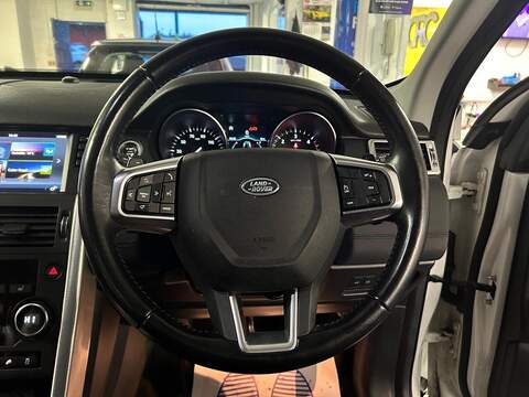 Land Rover Discovery Sport 2.0 TD4 HSE Black SUV 5dr Diesel Auto 4WD Euro 6 (s/s) (180 ps) - U405