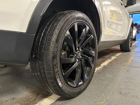 Land Rover Discovery Sport 2.0 TD4 HSE Black SUV 5dr Diesel Auto 4WD Euro 6 (s/s) (180 ps) - U405