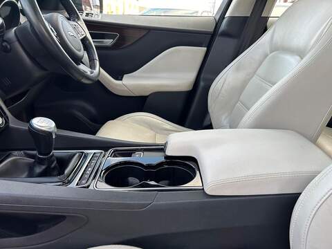 Jaguar F-PACE 2.0 D180 Prestige SUV 5dr Diesel Manual AWD Euro 6 (s/s) (180 ps) - U433