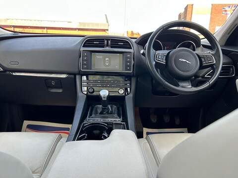 Jaguar F-PACE 2.0 D180 Prestige SUV 5dr Diesel Manual AWD Euro 6 (s/s) (180 ps) - U433