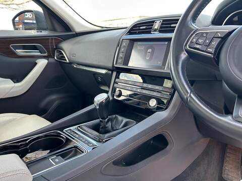 Jaguar F-PACE 2.0 D180 Prestige SUV 5dr Diesel Manual AWD Euro 6 (s/s) (180 ps) - U433