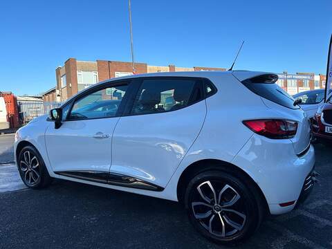 Renault Clio 0.9 TCe Play Hatchback 5dr Petrol Manual Euro 6 (s/s) (75 ps) - U435