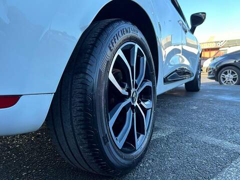 Renault Clio 0.9 TCe Play Hatchback 5dr Petrol Manual Euro 6 (s/s) (75 ps) - U435