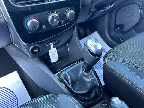 Renault Clio 0.9 TCe Play Hatchback 5dr Petrol Manual Euro 6 (s/s) (75 ps) - U435