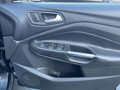 Ford Kuga 2.0 TDCi Titanium AWD Euro 5 5dr - U437