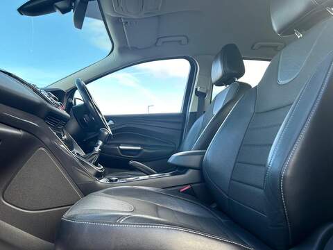 Ford Kuga 2.0 TDCi Titanium AWD Euro 5 5dr - U437