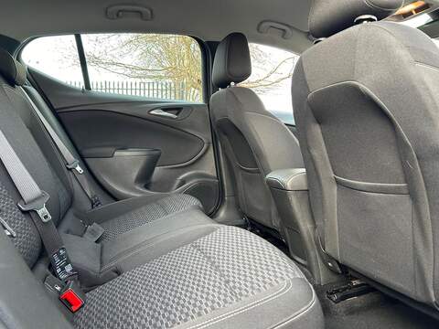 Vauxhall Astra Astra 1.0i Turbo ecoTEC SRi Nav Euro 6 (s/s) 5dr - U44