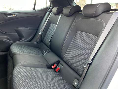 Vauxhall Astra Astra 1.0i Turbo ecoTEC SRi Nav Euro 6 (s/s) 5dr - U44