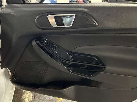 Ford Fiesta 1.25 Zetec Hatchback 5dr Petrol Manual Euro 5 (82 ps) - U442