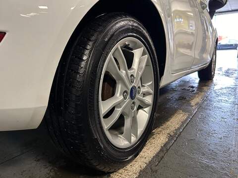 Ford Fiesta 1.25 Zetec Hatchback 5dr Petrol Manual Euro 5 (82 ps) - U442