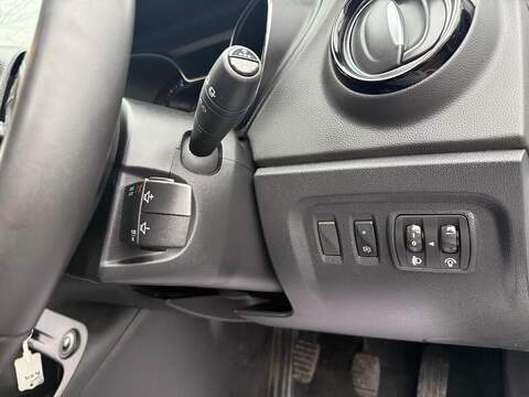 Renault Captur 1.5 dCi ENERGY Iconic SUV 5dr Diesel Manual Euro 6 (s/s) (90 ps) - U443