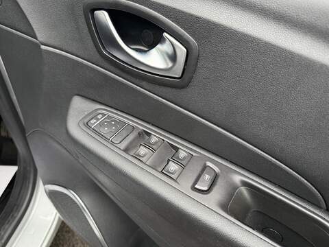 Renault Captur 1.5 dCi ENERGY Iconic SUV 5dr Diesel Manual Euro 6 (s/s) (90 ps) - U443