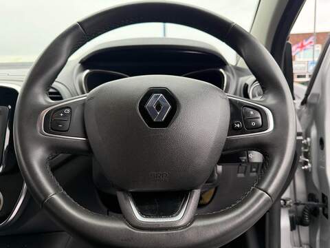 Renault Captur 1.5 dCi ENERGY Iconic SUV 5dr Diesel Manual Euro 6 (s/s) (90 ps) - U443