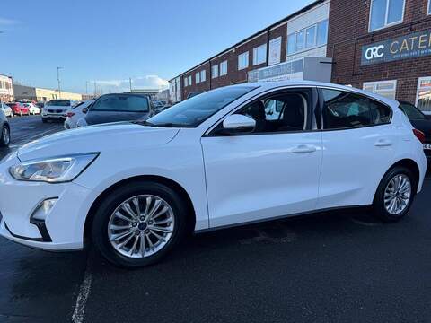 Ford Focus 1.0T EcoBoost Titanium Hatchback 5dr Petrol Manual Euro 6 (s/s) (125 ps) - U455