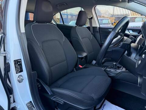 Ford Focus 1.0T EcoBoost Titanium Hatchback 5dr Petrol Manual Euro 6 (s/s) (125 ps) - U455