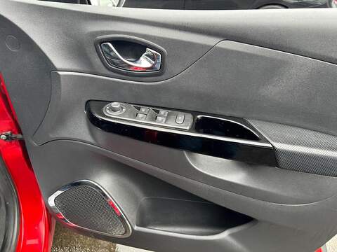 Renault Captur 1.5 dCi ENERGY Signature Nav SUV 5dr Diesel Auto Euro 6 (s/s) (90 ps) - U457