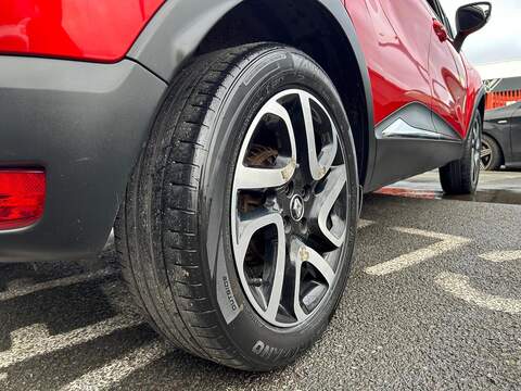 Renault Captur 1.5 dCi ENERGY Signature Nav SUV 5dr Diesel Auto Euro 6 (s/s) (90 ps) - U457