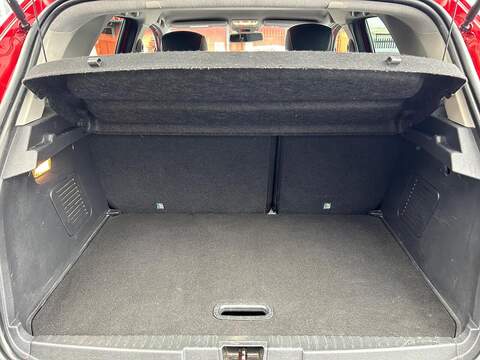 Renault Captur 1.5 dCi ENERGY Signature Nav SUV 5dr Diesel Auto Euro 6 (s/s) (90 ps) - U457