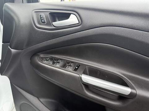 Ford Kuga 1.5 TDCi ST-Line SUV 5dr Diesel Powershift Euro 6 (s/s) (120 ps) - U467