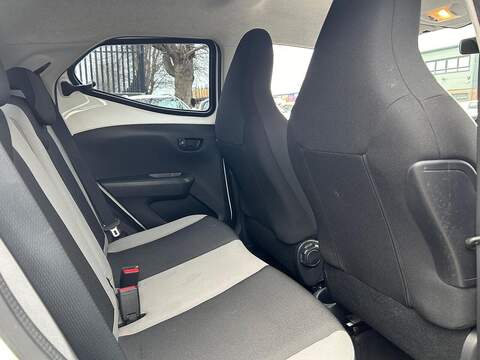 Toyota AYGO 1.0 VVT-i x-play Euro 5 5dr Euro 5 - U469