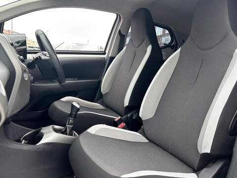 Toyota AYGO 1.0 VVT-i x-play Euro 5 5dr Euro 5 - U469