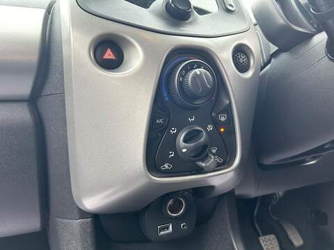 Toyota AYGO 1.0 VVT-i x-play Euro 5 5dr Euro 5 - U469