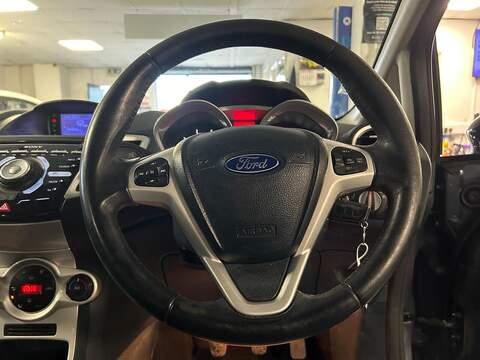 Ford Fiesta 1.6 Titanium Hatchback 5dr Petrol Manual (134 g/km, 118 bhp) - U470