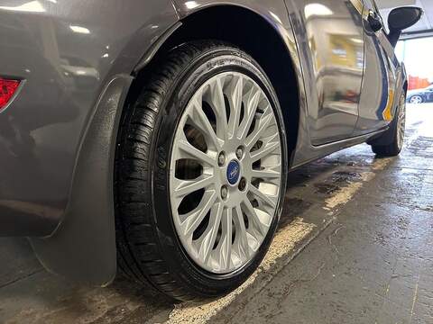 Ford Fiesta 1.6 Titanium Hatchback 5dr Petrol Manual (134 g/km, 118 bhp) - U470