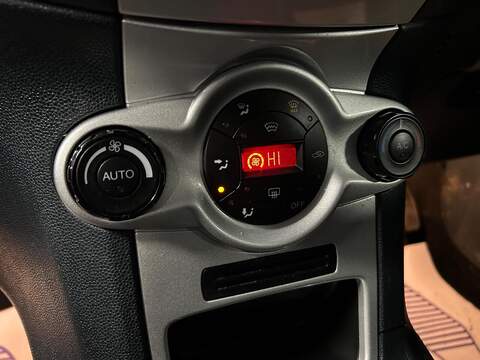 Ford Fiesta 1.6 Titanium Hatchback 5dr Petrol Manual (134 g/km, 118 bhp) - U470